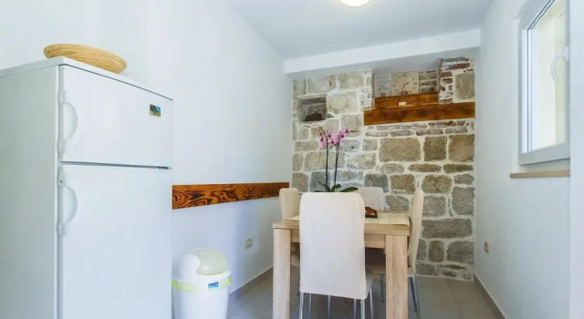 Nice Home in Omis With 2 Bedrooms and Wifi, Rezerwuj Hotel Omiš Split Region