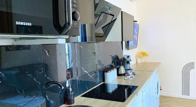 2 Steps From Sea - Apartment 2 Bedroom - Kitchen - Wifi - Tramway - Air Conditioner - INTERNATIONAL TV - UNLIMITED MOVIES SERIES, Забронировать Апартаменты/квартира Ницца Приморские Альпы, рядом с Пляж Фаброн