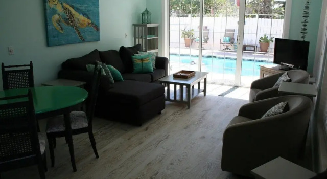 Hibiscus Hideaway - Beautiful 2 Bedroom Home- Private Pool