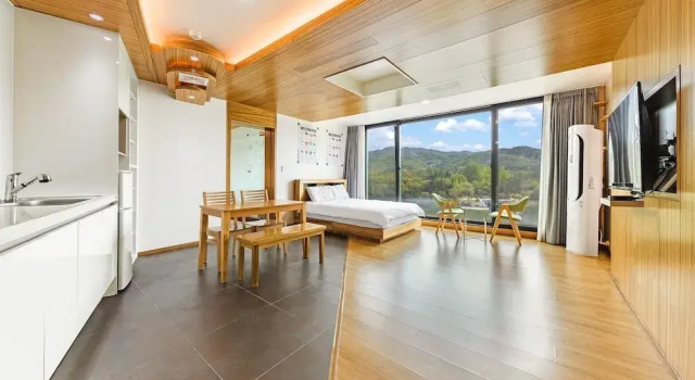 Номер Standard c 1 комнатой с балконом Gapyeong Rondavill Pension