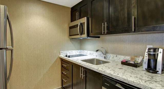 Четырёхместный люкс c 1 комнатой Homewood Suites By Hilton Ottawa Kanata