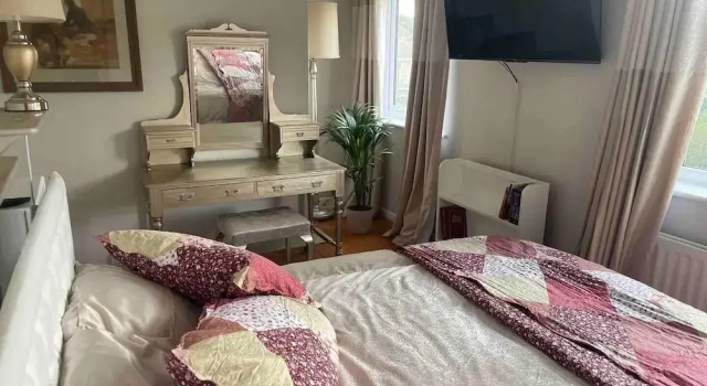 Mersea Island Retreat - 4 Bedroom House