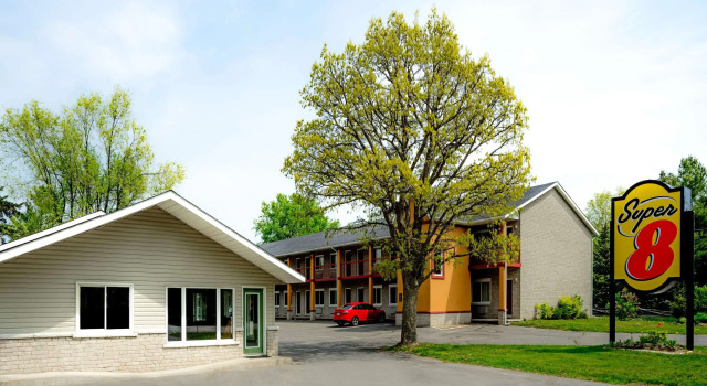 Super 8 by Wyndham Kingston, Book Inn Kingston Thousand Islands