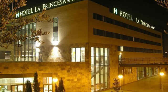 Hotel Checkin La Princesa, Varaa Hotelli SPA-hotellit kohteessa Madridin maakunta, SPA