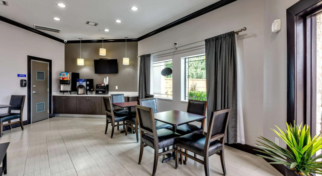 Americas Best Value Inn and Suites IAH Airport North, Book Mini-hotel Hoteller i Humble med pool, Swimmingpool