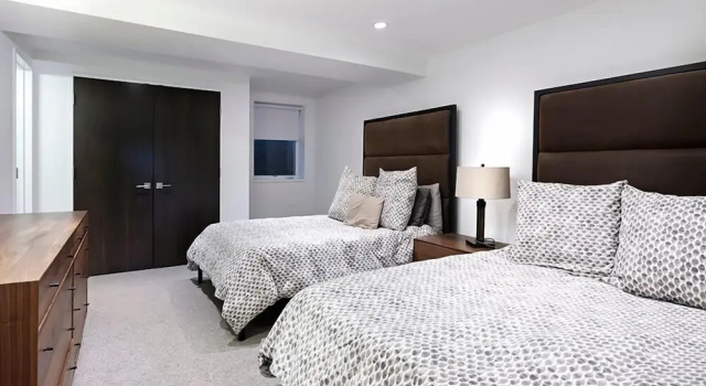 New Listing! West End Jewel - Steps to bus to 4 ski areas!(4860 3 Bedroom Condo by RedAwning, Buchen Sie Ferienhaus Aspen Aspen-Snowmass, in der Nähe von Five Trees