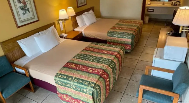 Четырёхместный номер Standard Ozark Valley Lodge
