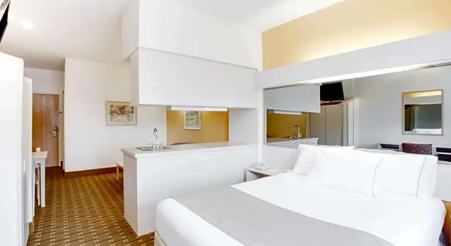 Двухместный люкс SureStay Hotel by Best Western Christiansburg Blacksburg