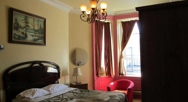 Hotel & Suites Place des Arts