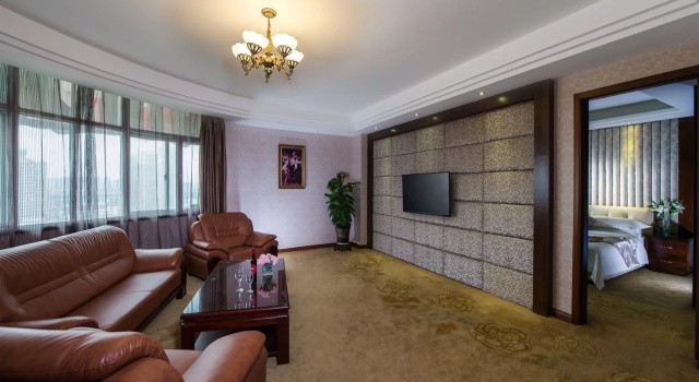 Universal International Hotel - Nanning, Rezerwuj Hotel Hotele w Nanning z parkingiem, Parking