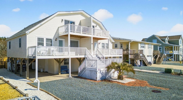 Коттедж Luna By The Sea / 238 Brunswick Ave West 3 Bedroom Home