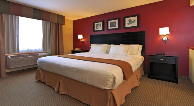 Двухместный номер Standard Holiday Inn Express Hotel & Suites Defiance by IHG