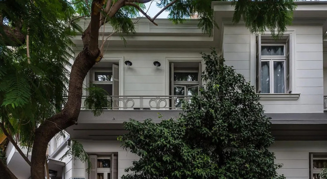 1930s Athenian House by YHA, Забронировать Отель Неос-Космос Афины, рядом с Холм Филопаппос