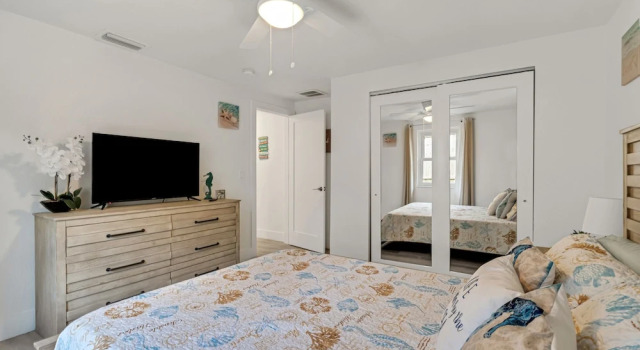 Paradise Beach House 3 Bedroom Home by Redawning, Забронировать Отель Отели Брейдентон 3 звезды, 3*