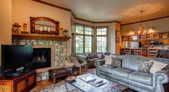 Beaver Creek, 2 Bedroom Condo at the Borders, Ski-In Ski-Out, in the Village