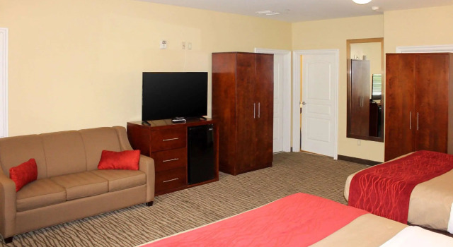 Четырёхместный люкс Comfort Inn Pomona near Fairplex