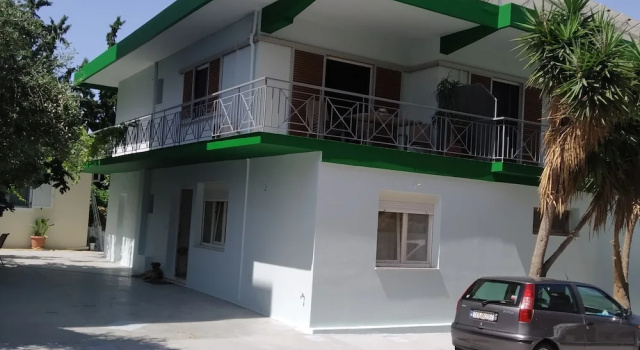 Апартаменты с 2 комнатами с балконом и с видом на внутренний двор Carpe Diem near the Athens airport