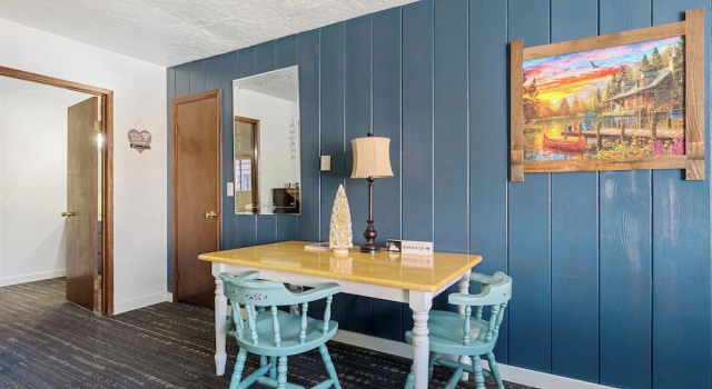 SoCal Vacations - Village Inn, Book Feriehus Sommerhuse i Big Bear Lake, Hytte