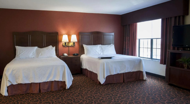 Четырёхместный люкс Hampton Inn & Suites Watertown