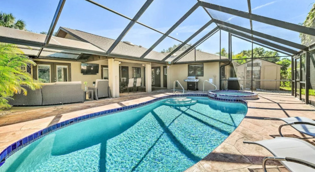Коттедж Port Charlotte Retreat w/ Heated Pool & Spa!