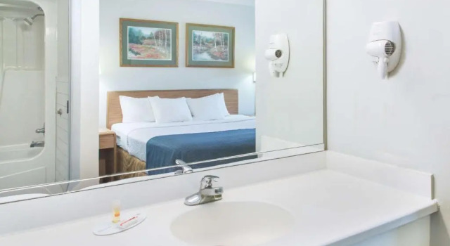 Люкс Days Inn by Wyndham Valdosta I-75