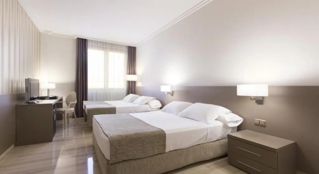 Четырёхместный номер Hotel SB Ciutat Tarragona