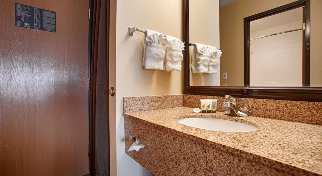 Люкс с балконом Best Western Plus Corning Inn