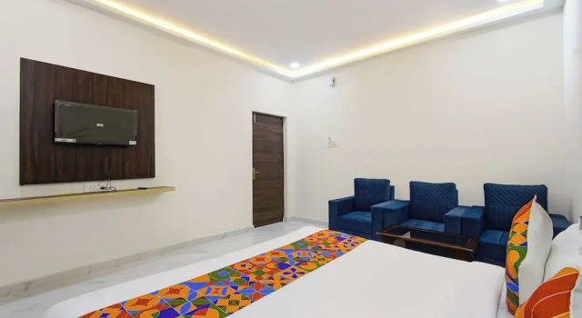 Номер Premium Fabhotel Rr Living Grand