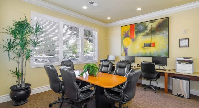 Коттедж New Stylish 1BR Apt With Heated Pool Gym Yoga Studio