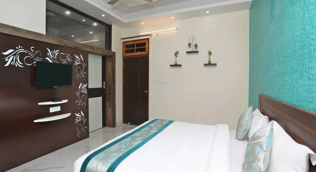 OYO 9967 Hotel Surya, Забронировать Отель Отели Гомти Нагара с завтраком, Завтраки