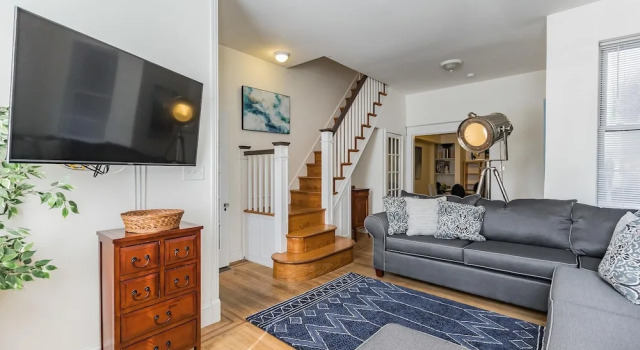 1215 E Columbia