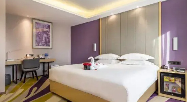 Люкс Deluxe Lavande Hotel (Zhengzhou T10 Tan Shili Longhai West Road Metro Station Branch)