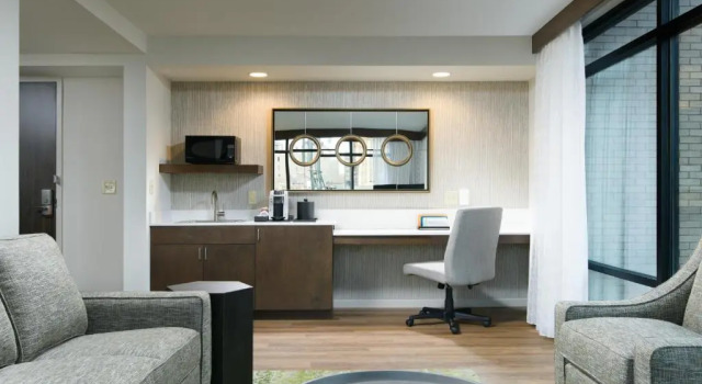 Двухместный люкс c 1 комнатой Hilton Garden Inn Memphis Downtown Beale Street