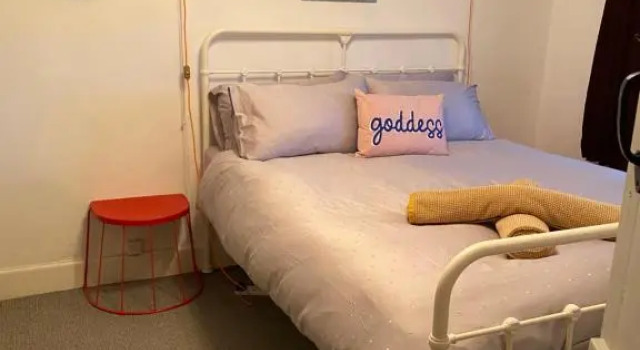 Holly Tree Cottage - 3 bedrooms and large garden with optional glamping double outside