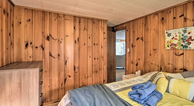 Коттедж с 3 комнатами Updated Bristol Lakehouse w/ Kayaks & Beach Access