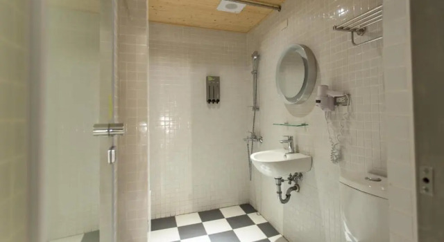 Кровать в общем номере (женский номер) Light Hostel