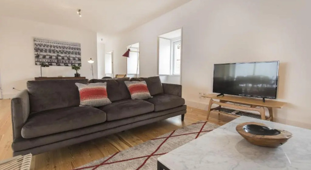 Апартаменты Lovelystay - Chic, Citrus Home - Private Garden And Parking