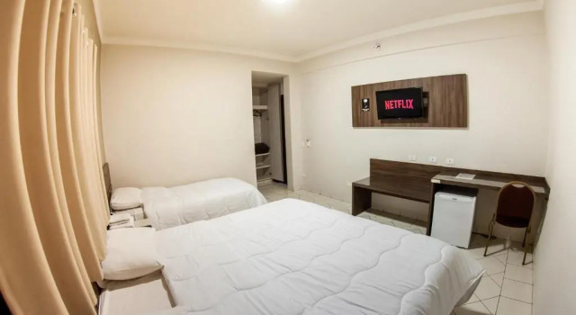 Трёхместный номер Standard London Hotel Londrina