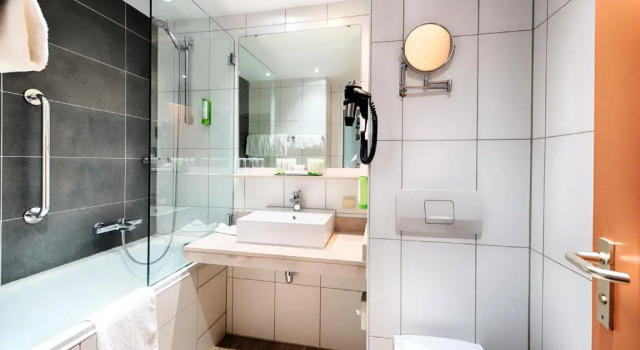 Двухместный номер Standard с балконом Holiday Inn Munich - South by IHG