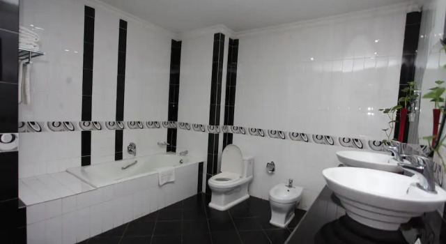 Deluxe Suite Crossroads Hotel