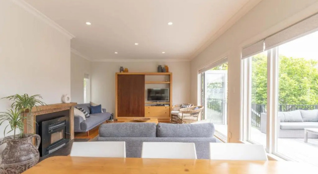 Spacious Sunny Family Home in Akaroa