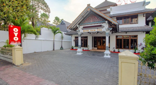 Oyo 1602 Trim Tiga Hotel, Book Hotel Hotels in Jetis with Parking, Parking
