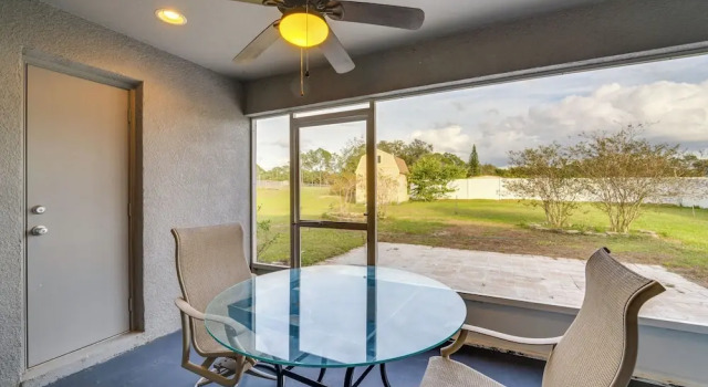 Коттедж Family Home w/ Screened Porch in Davenport