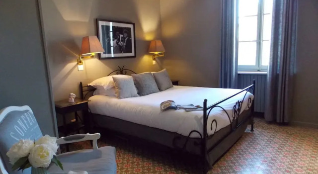 Hostellerie Le Roy Soleil, Rezerwuj Hotel Hotele w Menerbes z basenem, Basen