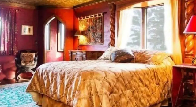 Номер Royal HIGHLANDS CASTLE overlooking Lake George plus 2 other CASTLES & SUITES