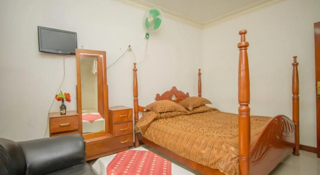 Collin Hotel, Rezerwuj Hotel Kasese Busongora