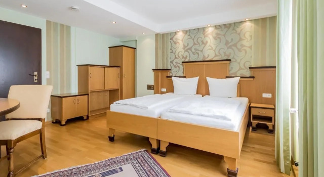 Hotel Zum grünen Kranz, Забронировать Отель Целль (Мозель) Рейнланд-Пфальц