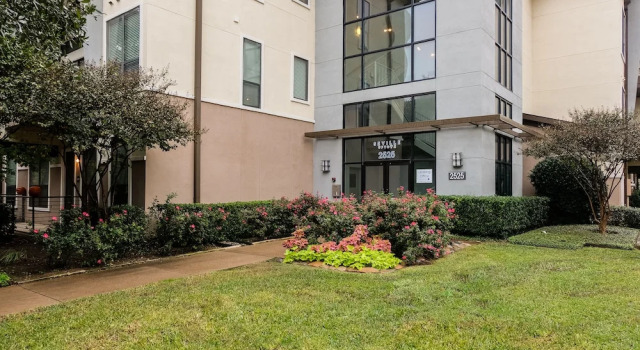 1 BR Apt near Dining Shopping Nightlife by Frontdesk