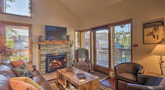 Апартаменты с 4 комнатами с балконом Spacious Breckenridge Condo: Walk to Ski Lifts!