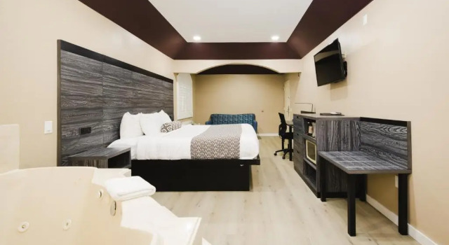 Люкс Sapphire Inn & Suites